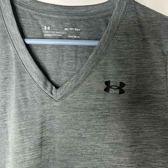 Under Amour Shirt - Picture 4 of 5